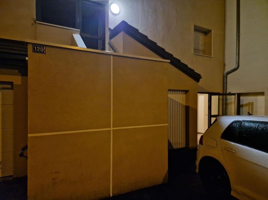 Logement Atypique & Parking Gratuit Gex Exterior foto