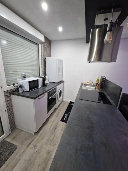 Logement Atypique & Parking Gratuit Gex Exterior foto
